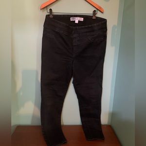 Black Old Navy jeggings.